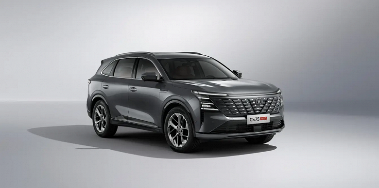 Новая подвеска, полный привод и увеличенные размеры. В России открыли предзаказы на следующее поколение Changan CS75 Plus